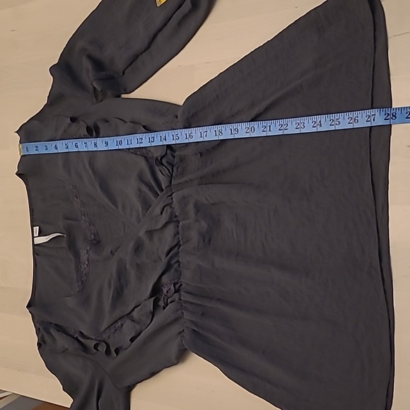 EUC Lauren Conrad Charcoal Grey Peasent Blouse with Builtn Camisole - Picture 7 of 15